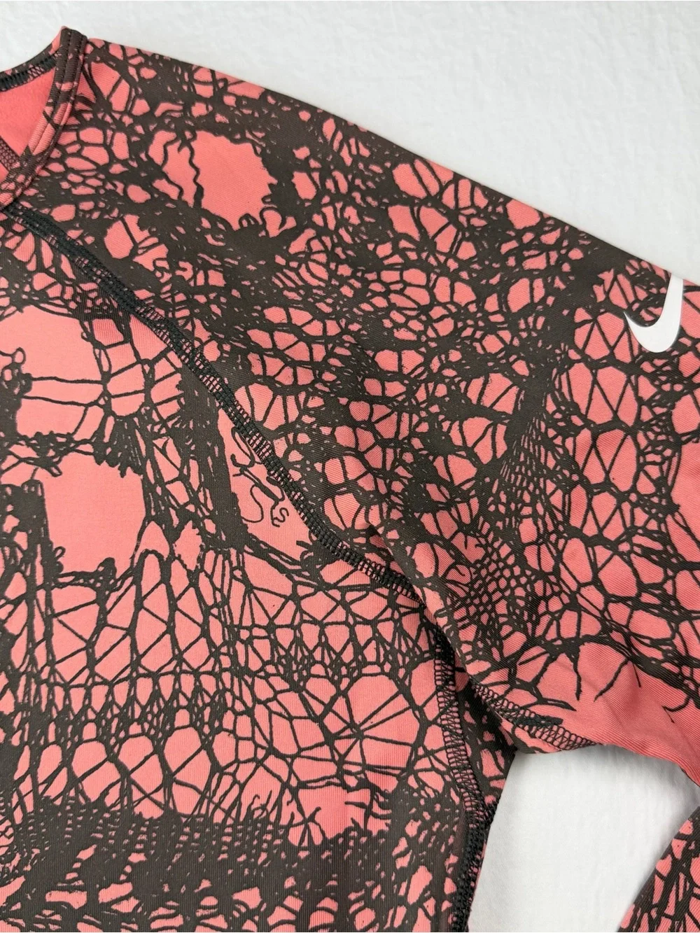 Nike Pro Dri-FIT Long-Slv Compression Top – Women’s Size L – Coral abstract